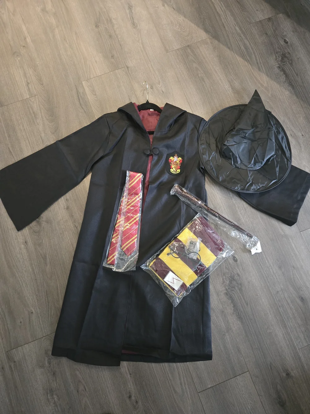 Black Red Wizard Costume Robe with Gryffindor Scarf Hat Hour Glass Pendent Wand